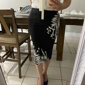 alfani skirt / black with white / size M